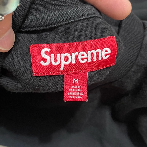 EUC Men’s Size Medium Supreme Small Box Logo Patch Long-sleeve Crewneck In Black - Picture 10 of 14